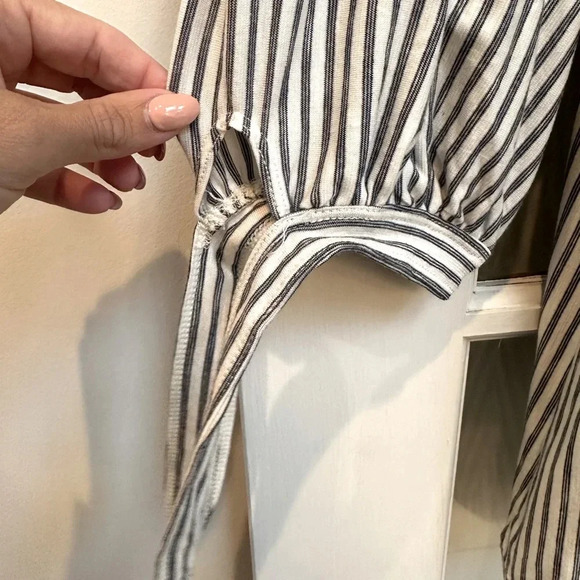 Max Studio Women's Tie Sleeve Blouse in Ivory/Indigo Dainty Stripe Plus Size 2X - Picture 7 of 13